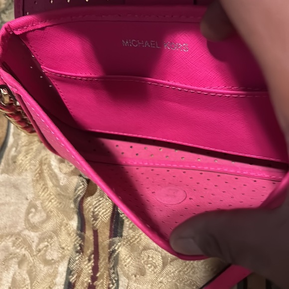 Gently used . HOT 🥵 PINK Michael Kors purse - Picture 4 of 4